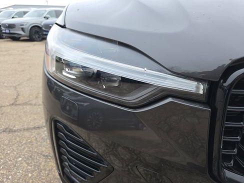 Certified 2025 Volvo XC60 B5 Core image 14