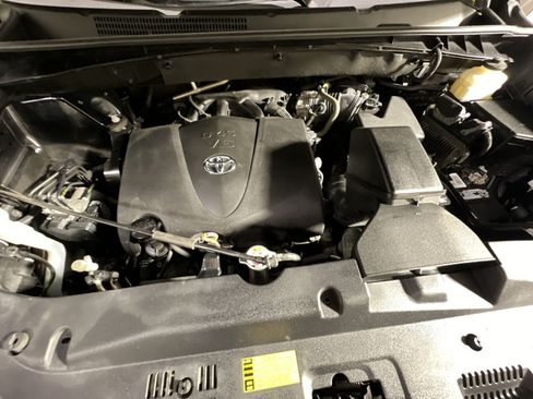 Used 2019 Toyota Highlander XLE AWD/4WD image 34