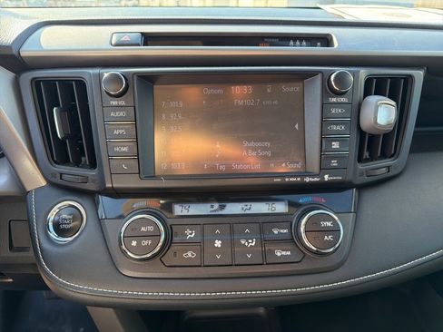 Used 2018 Toyota RAV4 Limited image 24