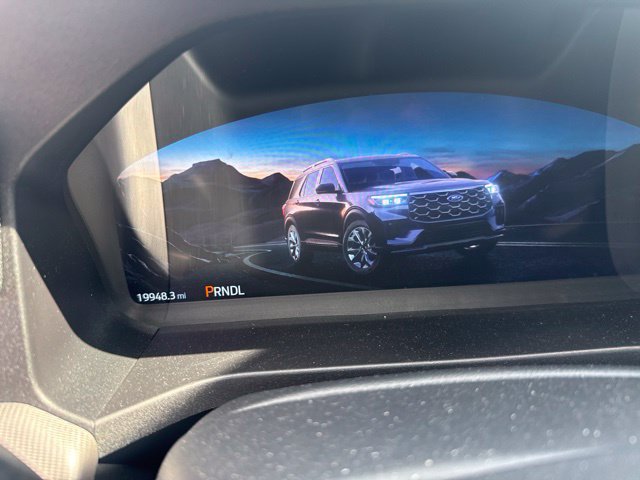 Used 2025 Ford Explorer Active w/ Active Comfort Package RWD image 3