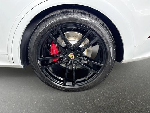 Used 2022 Porsche Cayenne GTS AWD/4WD image 33