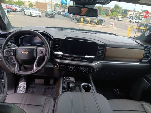 Used 2025 Chevrolet Silverado 1500 High Country w/ High Country Premium Package AWD/4WD image 12