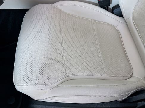 Used 2025 Mercedes-Benz C 300 Sedan image 21