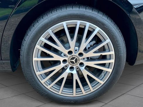 Used 2025 Mercedes-Benz CLA 250 image 9