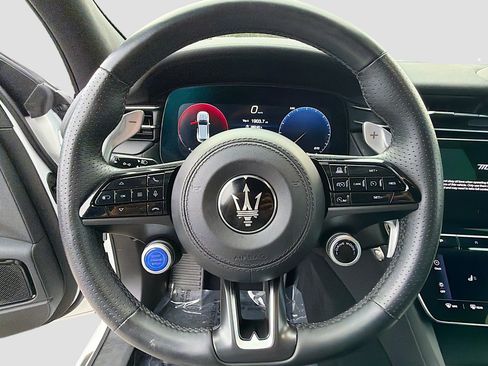 Certified 2024 Maserati Grecale GT image 39