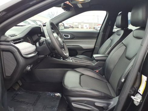 Used 2024 Jeep Compass Latitude image 4