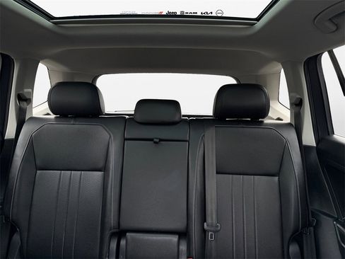 Used 2023 Volkswagen Tiguan SE image 18