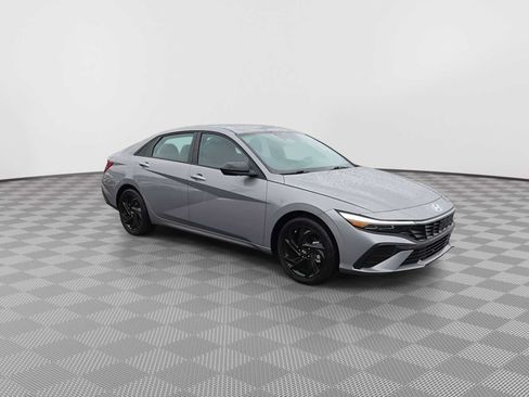 Used 2026 Hyundai Elantra Sport FWD image 2