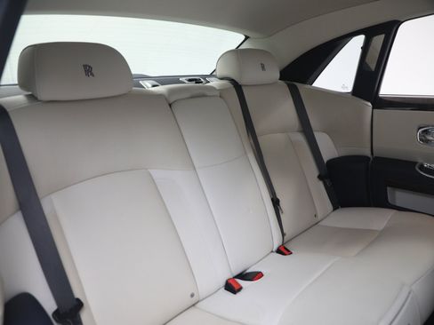 Certified 2014 Rolls-Royce Ghost RWD image 31