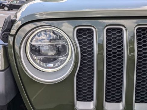 Used 2022 Jeep Wrangler Unlimited Sahara w/ LED Lighting Group AWD/4WD image 10