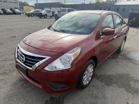 Used 2017 Nissan Versa SV image 2