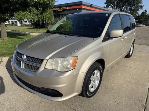 Used 2013 Dodge Grand Caravan SXT FWD image 1