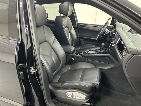 Certified 2024 Porsche Macan S AWD/4WD image 24