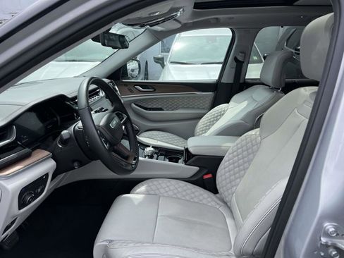 Certified 2022 Jeep Grand Cherokee Summit w/ Advanced Protech Group IV AWD/4WD image 16