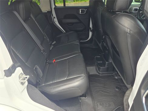 Used 2023 Jeep Wrangler Unlimited Sahara AWD/4WD image 7