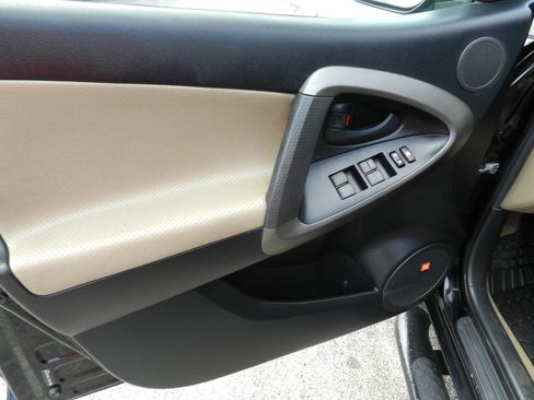 Used 2009 Toyota RAV4 Limited image 16