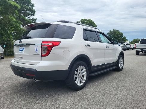 Used 2013 Ford Explorer XLT FWD image 2