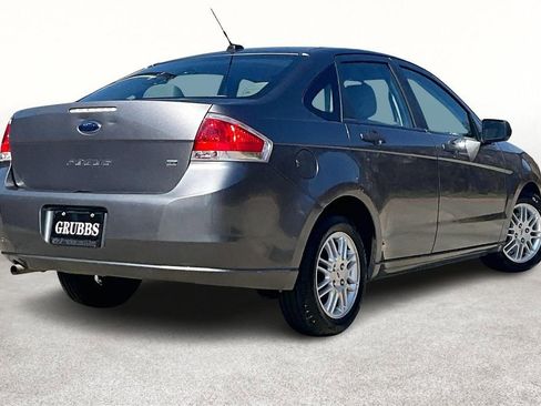 Used 2010 Ford Focus SE image 2