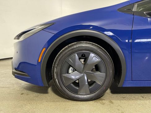 Certified 2025 Toyota Prius LE image 11