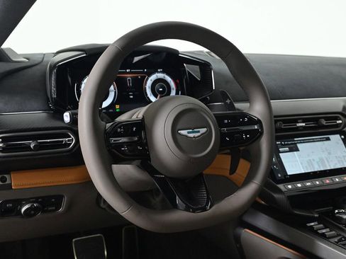 Used 2025 Aston Martin Vanquish image 12
