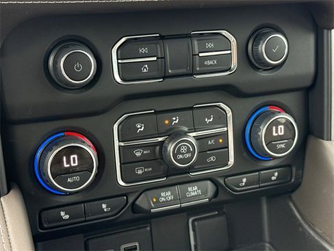 Used 2023 Chevrolet Tahoe Z71 w/ Luxury Package image 26