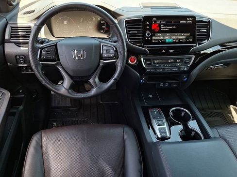 Used 2025 Honda Ridgeline Black Edition image 11