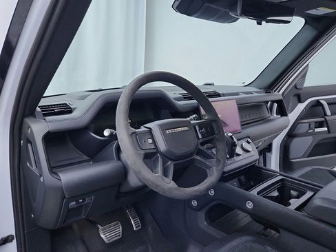 Used 2023 Land Rover Defender 110 V8 image 17