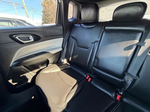 Used 2025 Jeep Compass Limited image 40