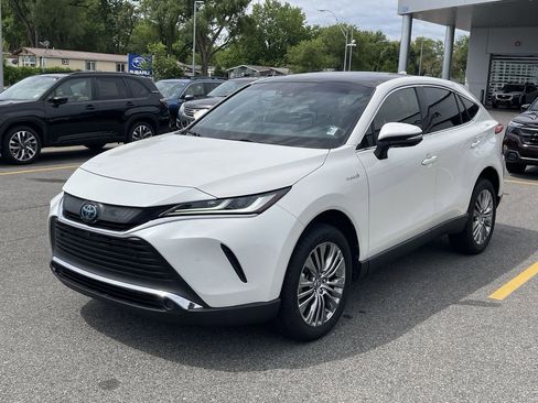 Used 2021 Toyota Venza Limited w/ Advanced Technology Package AWD/4WD image 3