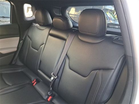 Used 2025 Jeep Compass Limited image 12