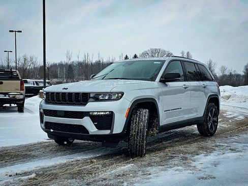 New 2026 Jeep Grand Cherokee Limited w/ Limited Altitude Package AWD/4WD image 7