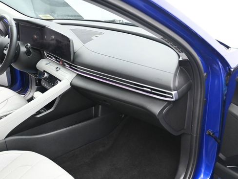 Used 2024 Hyundai Elantra Limited image 34