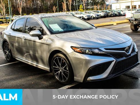 Used 2023 Toyota Camry SE image 4