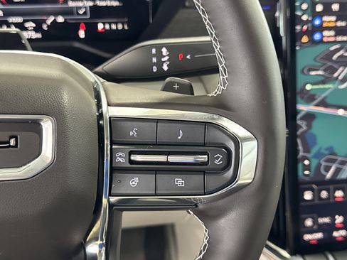 Used 2025 GMC Acadia Denali w/ Super Cruise Package FWD image 24