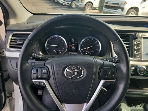 Used 2014 Toyota Highlander Limited w/ Driver Technology Package FWD image 27