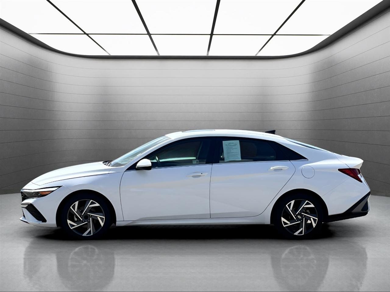 Used 2025 Hyundai Elantra SEL FWD image 11
