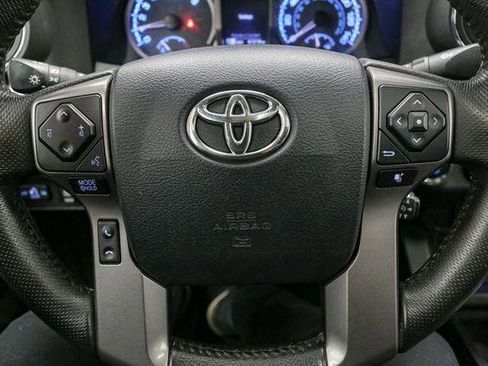 Used 2017 Toyota Tacoma Limited image 33