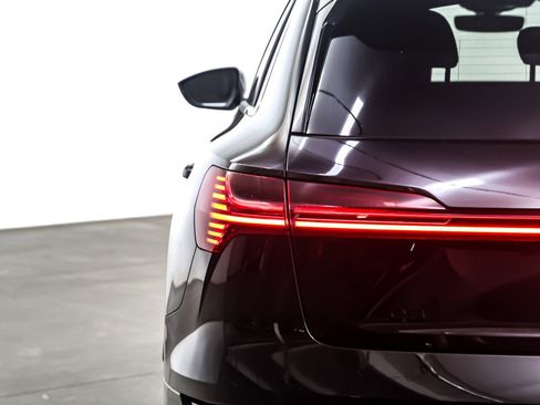 Used 2024 Audi Q8 e-tron Premium Plus image 16