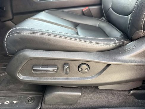 Used 2025 Honda Pilot EX-L image 17