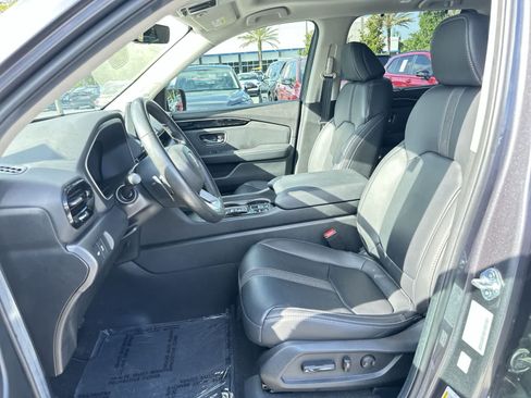 Used 2025 Honda Pilot Touring image 14