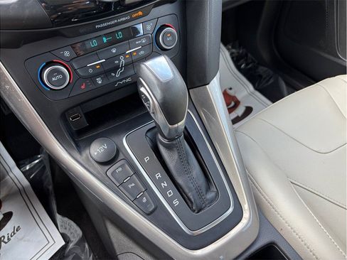 Used 2018 Ford Focus Titanium w/ Titanium Technology Package FWD image 38