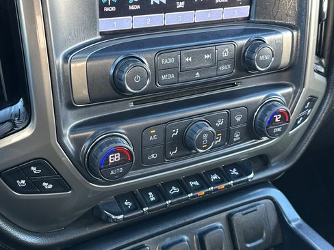 Used 2018 Chevrolet Silverado 1500 High Country AWD/4WD image 30
