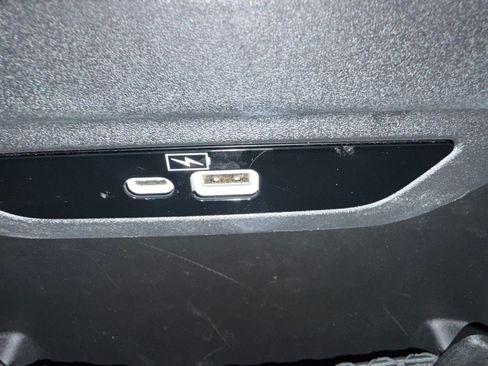 Used 2024 Chrysler Pacifica Touring-L FWD image 38