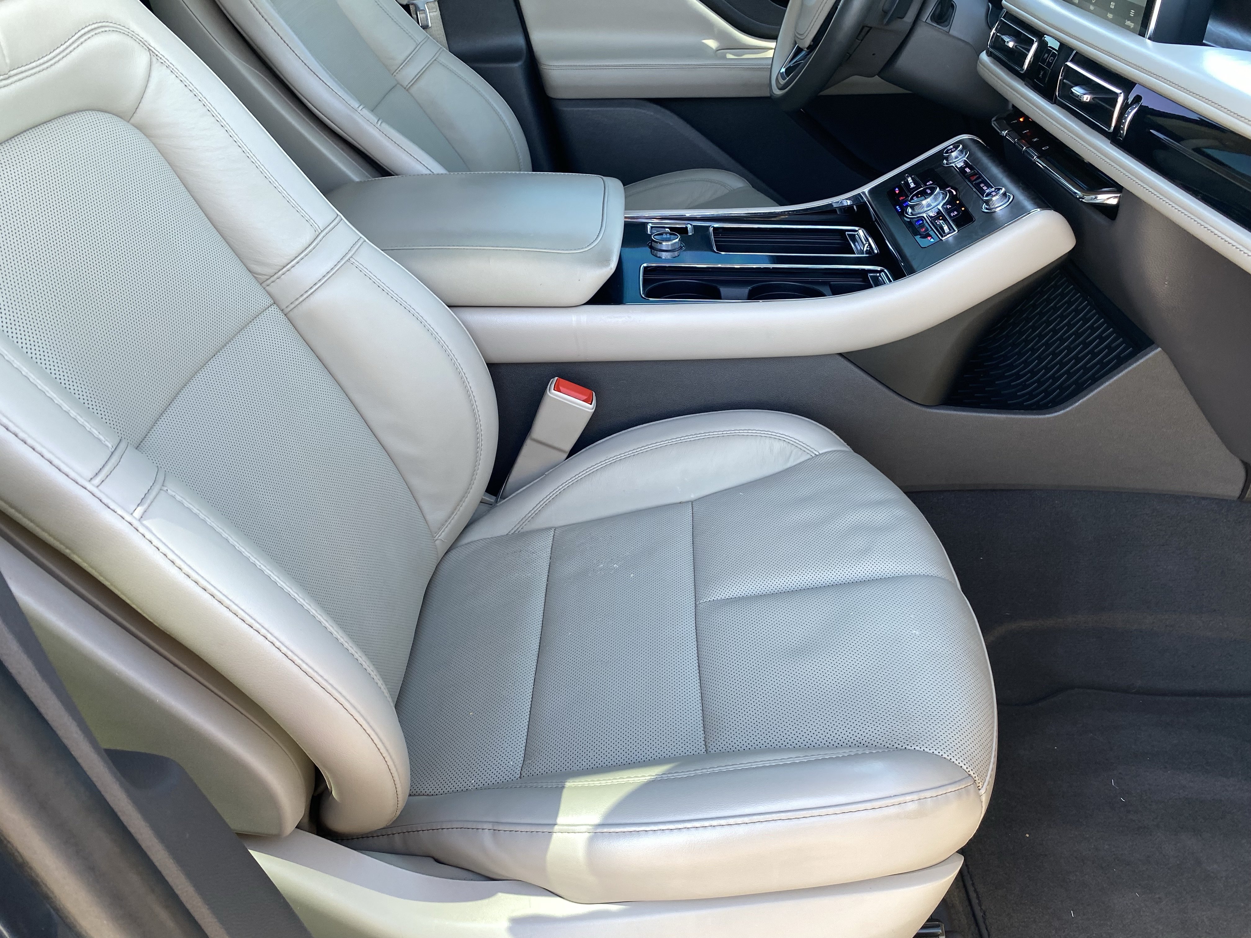 Used 2022 Lincoln Aviator Reserve w/ Equipment Group 201A RWD image 11