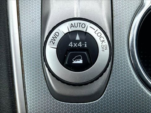 Used 2019 Nissan Pathfinder SL AWD/4WD image 29