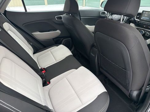 Used 2021 Hyundai Venue SEL image 15