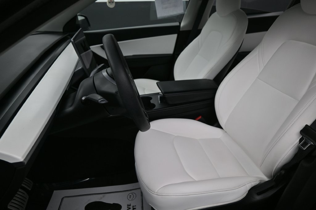Used 2022 Tesla Model Y Performance AWD/4WD image 22