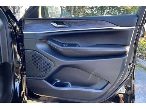 Used 2024 Jeep Grand Cherokee L Limited w/ Luxury Tech Group II image 24