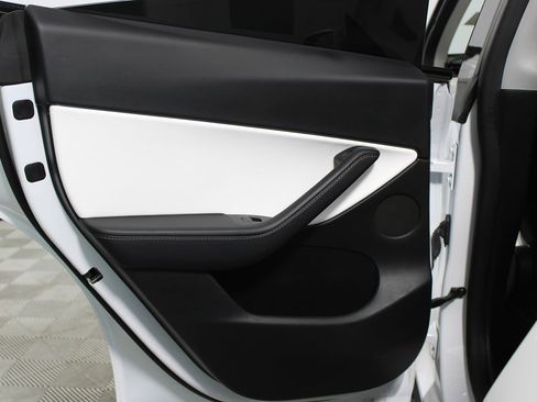 Used 2021 Tesla Model Y Long Range image 20