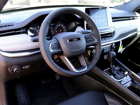 New 2026 Jeep Compass Latitude image 8